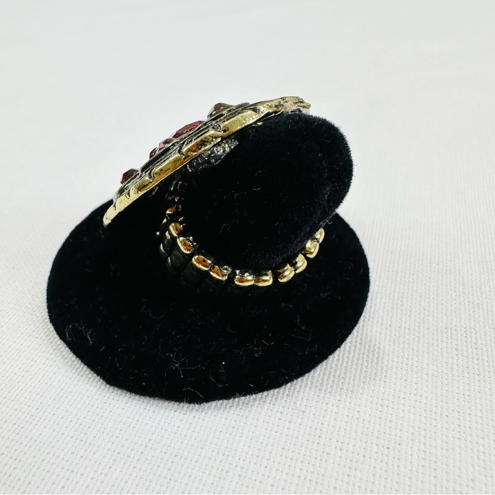 ๐ STRETCH RING RED JEWEL CENTER ACCENTED STONES IN GOLD TONE NWOT FASHION GLAM - Picture 4 of 7